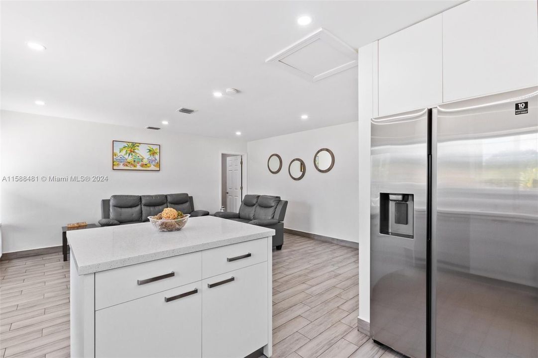 Kitchen Island ideal for snacks and breakfast