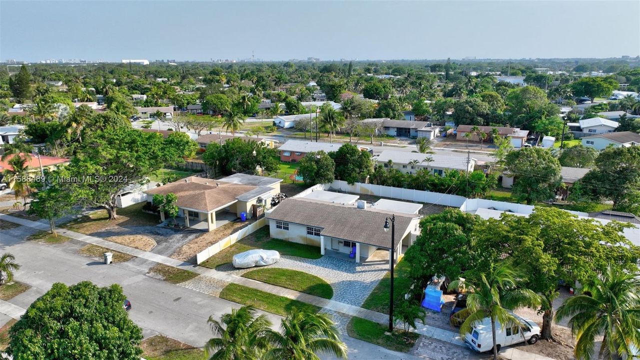 Active With Contract: $499,900 (3 beds, 2 baths, 1769 Square Feet)