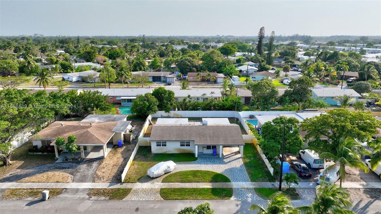 Active With Contract: $499,900 (3 beds, 2 baths, 1769 Square Feet)