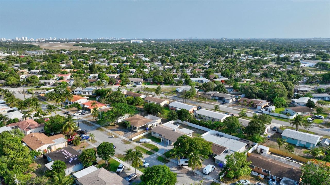 Active With Contract: $499,900 (3 beds, 2 baths, 1769 Square Feet)