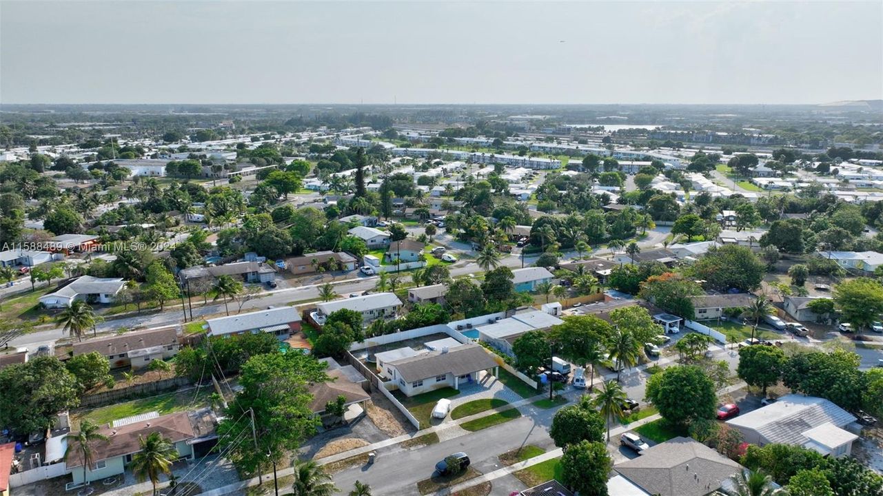 Active With Contract: $499,900 (3 beds, 2 baths, 1769 Square Feet)