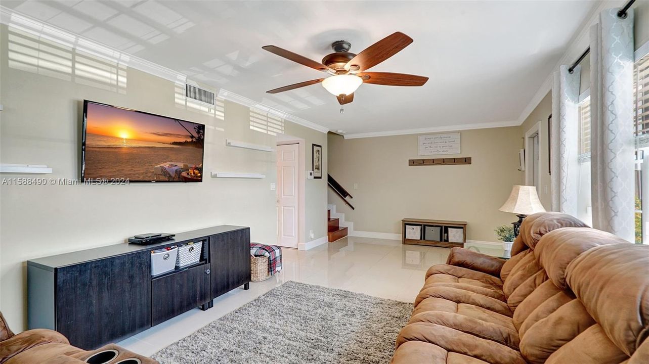 For Sale: $375,000 (3 beds, 2 baths, 1630 Square Feet)