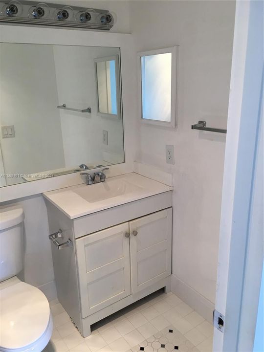 Active With Contract: $1,475 (1 beds, 1 baths, 738 Square Feet)