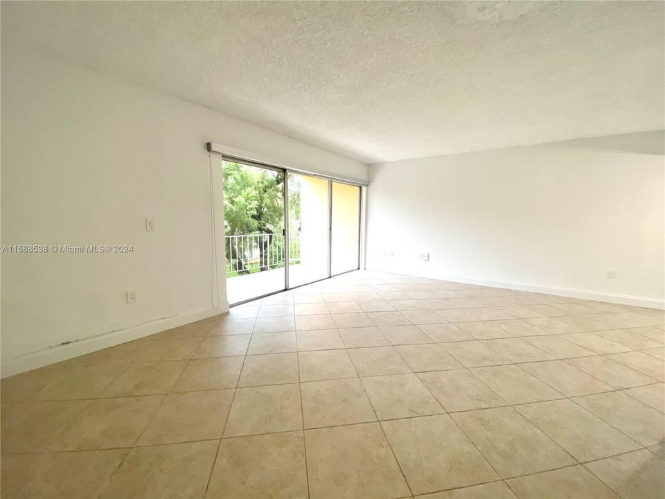 Recently Rented: $2,700 (2 beds, 2 baths, 1415 Square Feet)