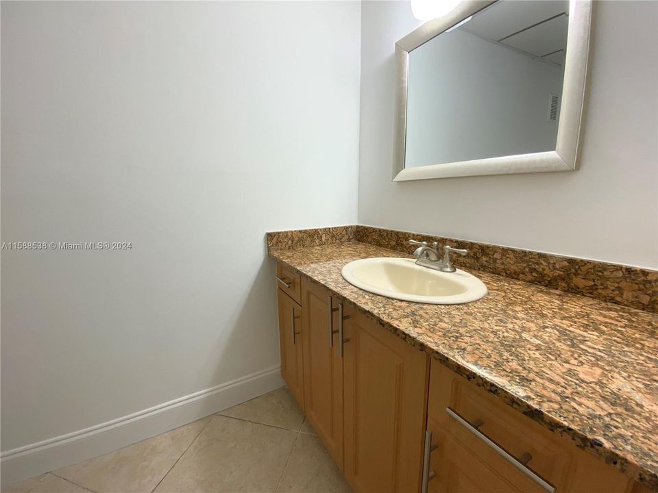 Recently Rented: $2,700 (2 beds, 2 baths, 1415 Square Feet)