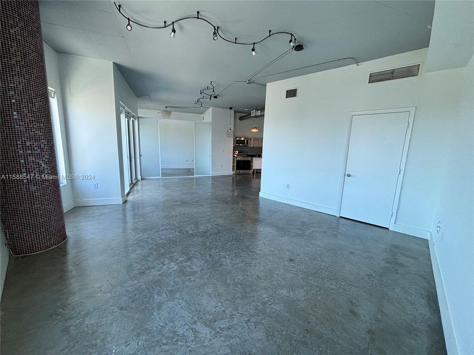 For Rent: $3,400 (2 beds, 2 baths, 1009 Square Feet)