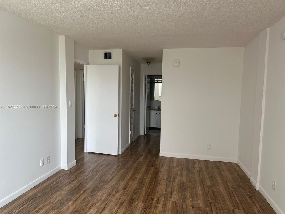 For Rent: $1,800 (2 beds, 2 baths, 1133 Square Feet)