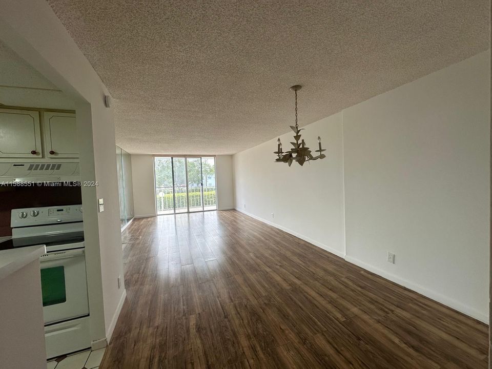 For Rent: $1,800 (2 beds, 2 baths, 1133 Square Feet)