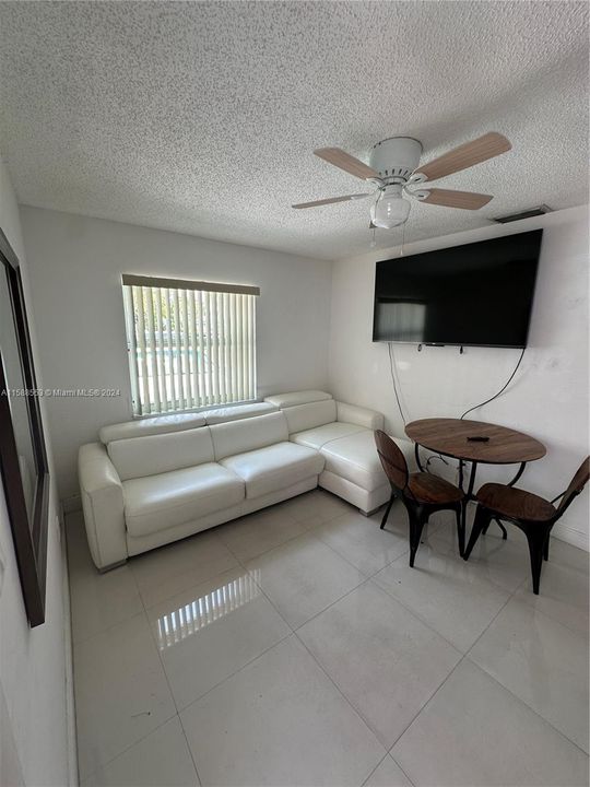 Recently Rented: $1,650 (1 beds, 1 baths, 1396 Square Feet)