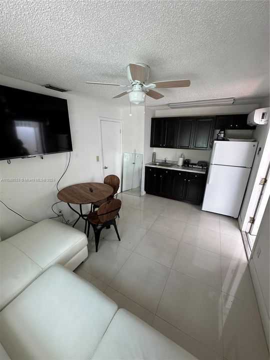 Active With Contract: $1,650 (1 beds, 1 baths, 1396 Square Feet)