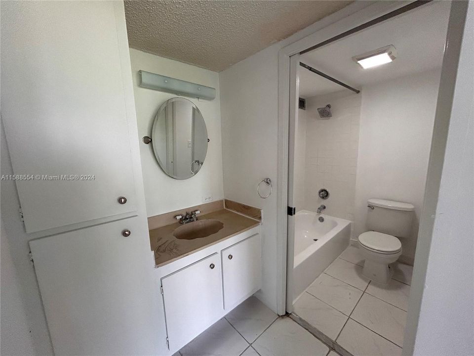 В аренду: $2,500 (2 спален, 2 ванн, 988 Квадратных фут)