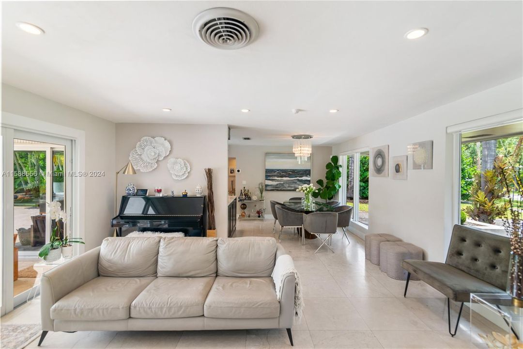 Recently Sold: $975,000 (3 beds, 2 baths, 1448 Square Feet)