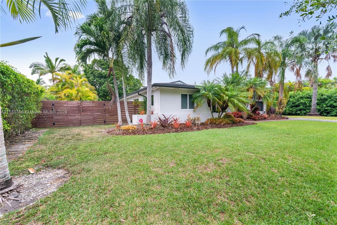 Recently Sold: $975,000 (3 beds, 2 baths, 1448 Square Feet)