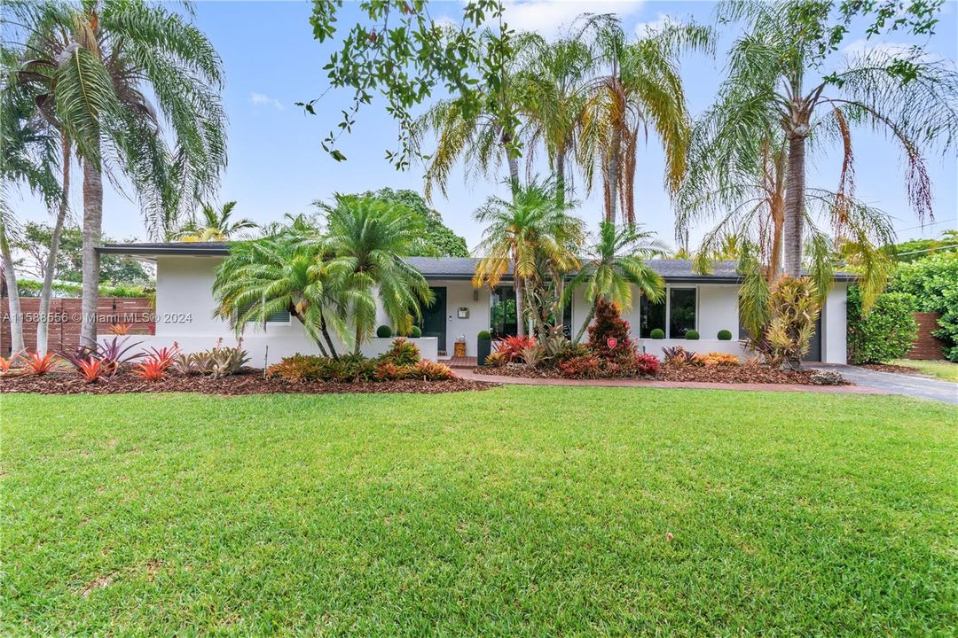 Recently Sold: $975,000 (3 beds, 2 baths, 1448 Square Feet)