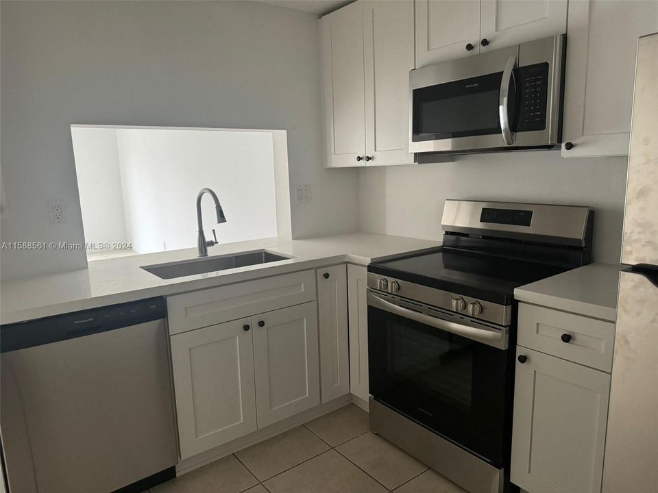 For Rent: $2,150 (2 beds, 1 baths, 780 Square Feet)