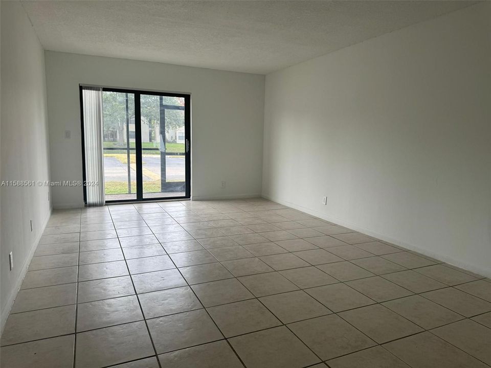 For Rent: $2,150 (2 beds, 1 baths, 780 Square Feet)
