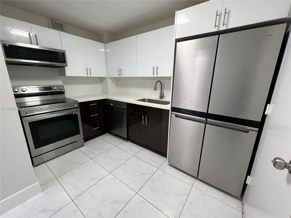 For Rent: $2,700 (2 beds, 2 baths, 1200 Square Feet)