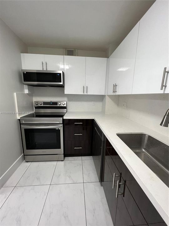 For Rent: $2,700 (2 beds, 2 baths, 1200 Square Feet)