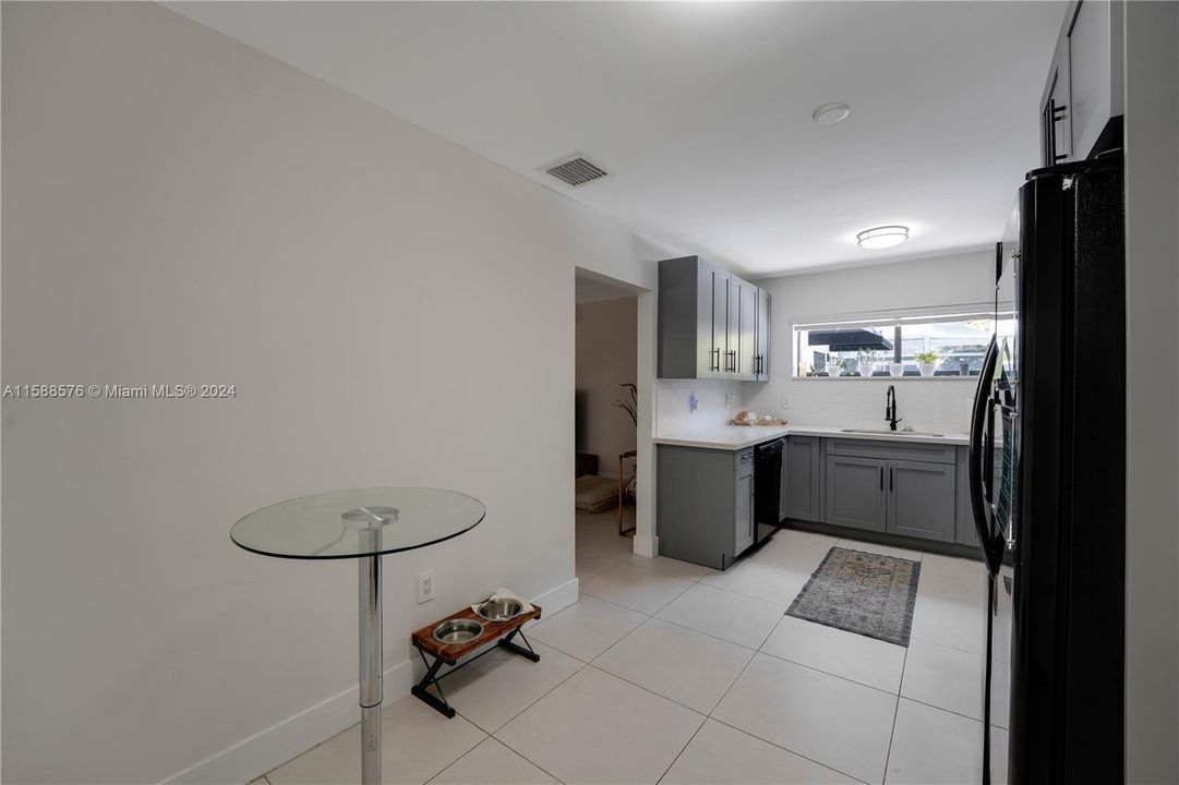 Active With Contract: $3,400 (2 beds, 2 baths, 3168 Square Feet)