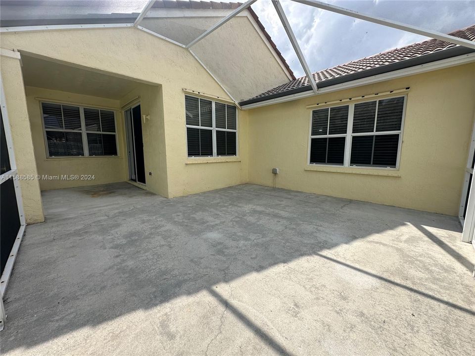 Active With Contract: $4,300 (3 beds, 2 baths, 1571 Square Feet)