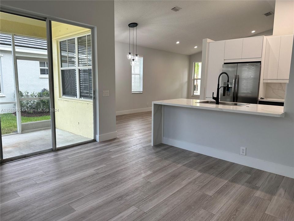 Active With Contract: $4,300 (3 beds, 2 baths, 1571 Square Feet)