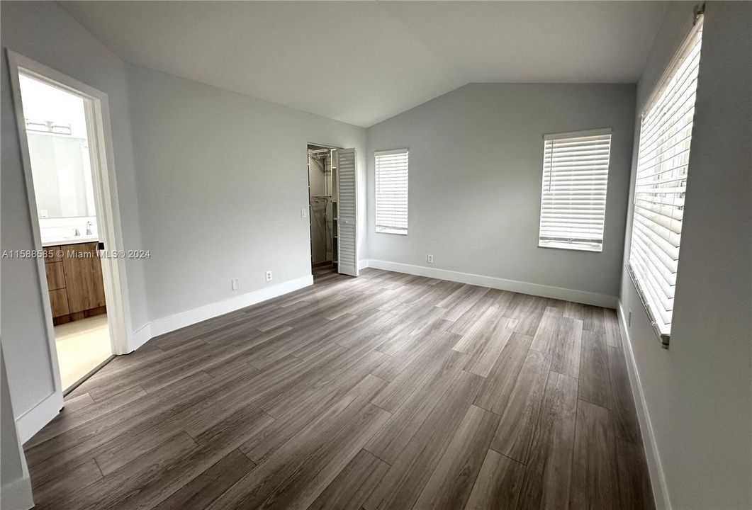 Active With Contract: $4,300 (3 beds, 2 baths, 1571 Square Feet)