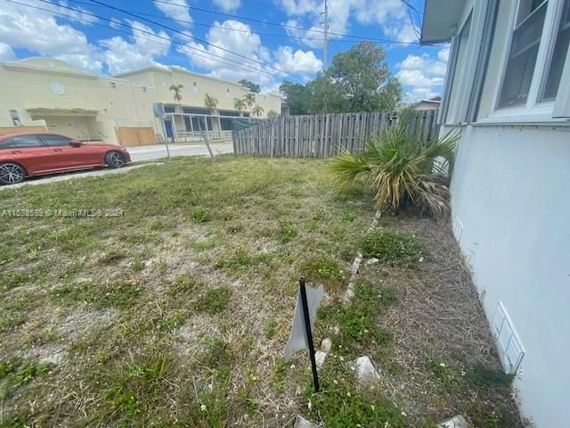 Recently Sold: $275,000 (3 beds, 1 baths, 800 Square Feet)