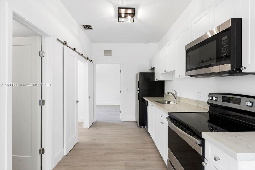Active With Contract: $2,550 (1 beds, 1 baths, 680 Square Feet)