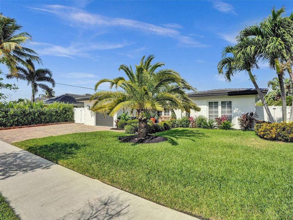 For Sale: $1,275,000 (3 beds, 2 baths, 1746 Square Feet)