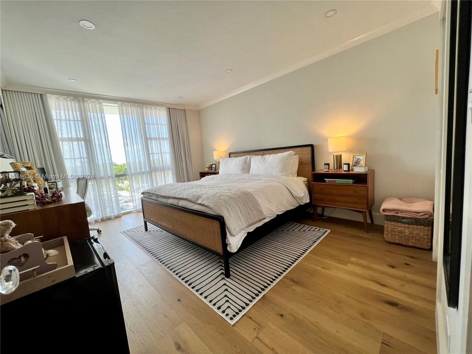 Recently Rented: $3,200 (1 beds, 1 baths, 832 Square Feet)