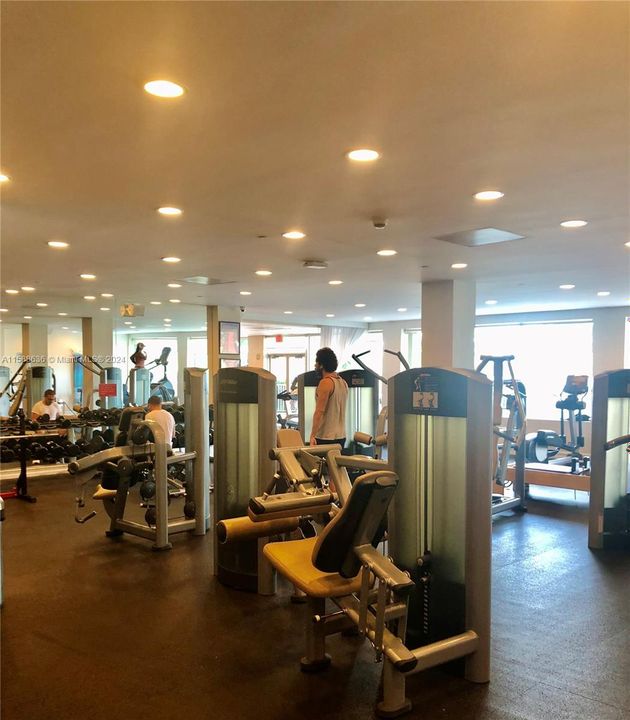 Recently Rented: $3,200 (1 beds, 1 baths, 832 Square Feet)