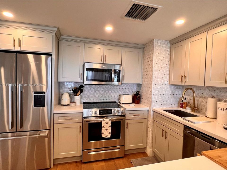 Recently Rented: $3,200 (1 beds, 1 baths, 832 Square Feet)