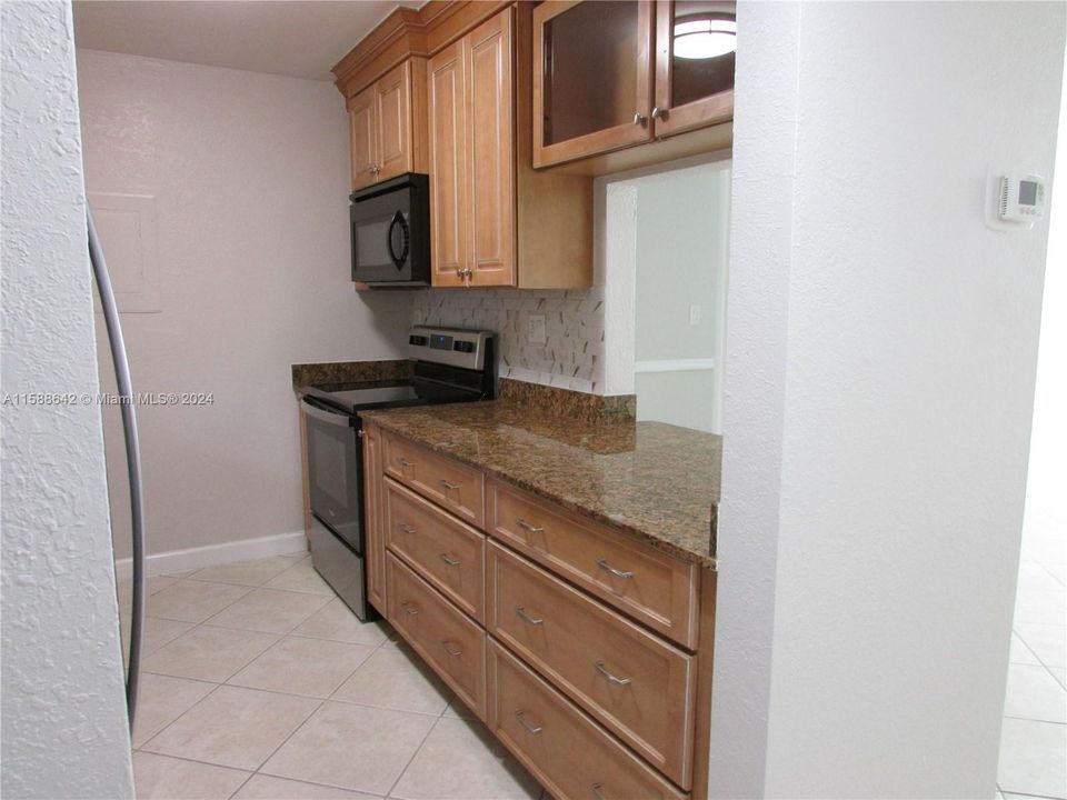 For Rent: $2,550 (2 beds, 2 baths, 946 Square Feet)