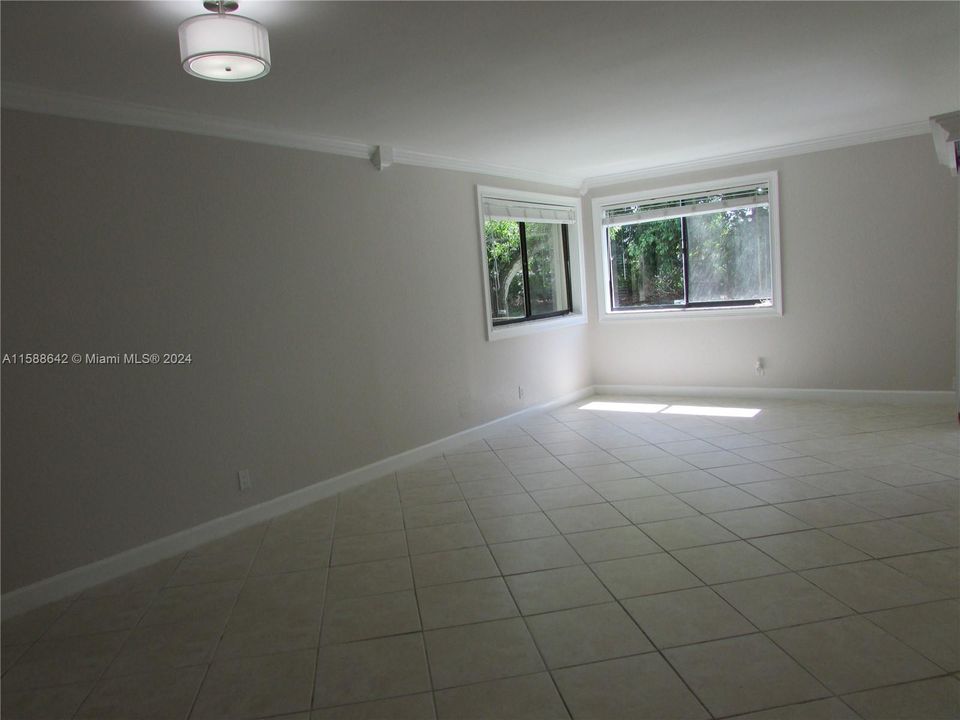 For Rent: $2,550 (2 beds, 2 baths, 946 Square Feet)