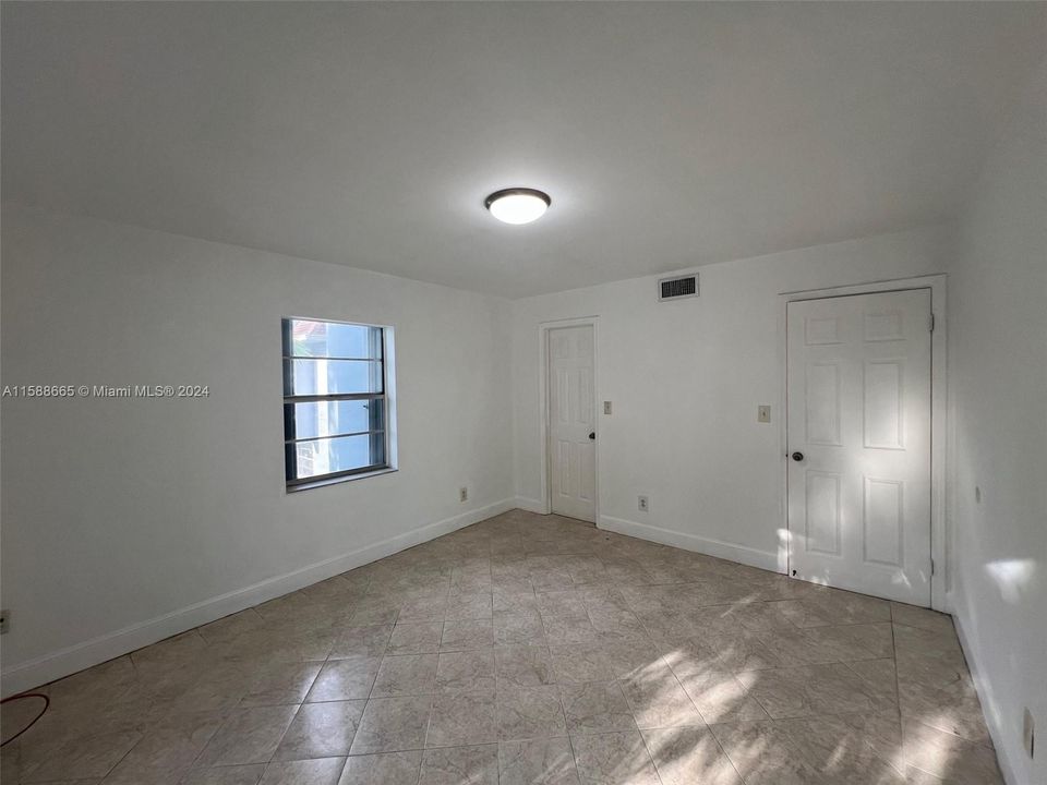 Active With Contract: $249,900 (1 beds, 1 baths, 690 Square Feet)