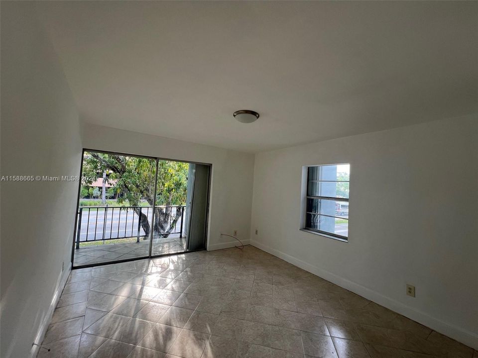 Active With Contract: $249,900 (1 beds, 1 baths, 690 Square Feet)