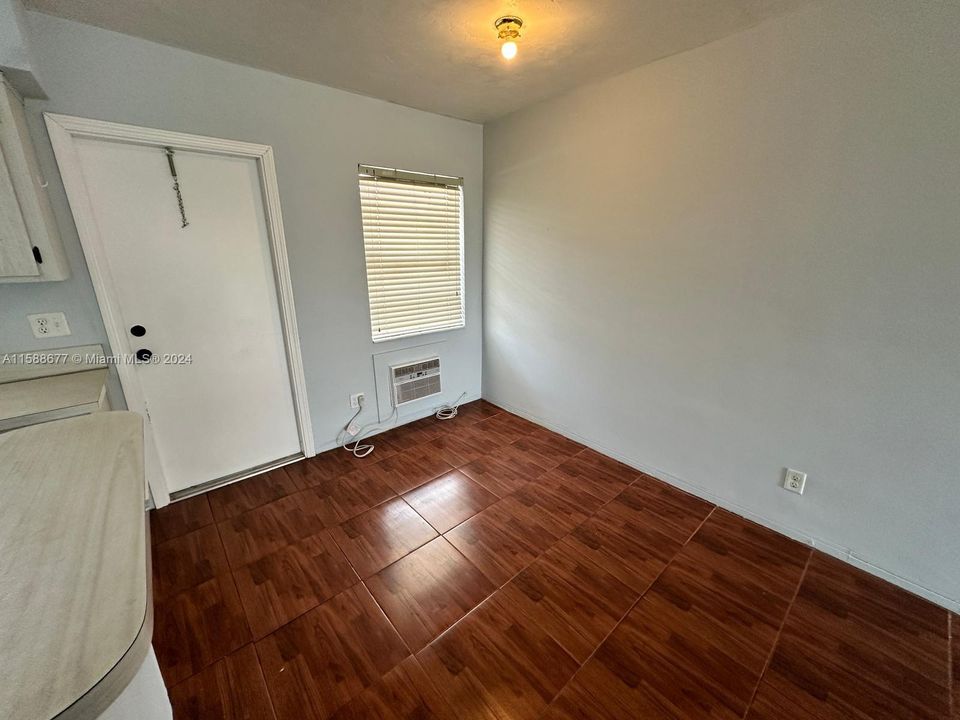 For Rent: $1,625 (1 beds, 1 baths, 570 Square Feet)