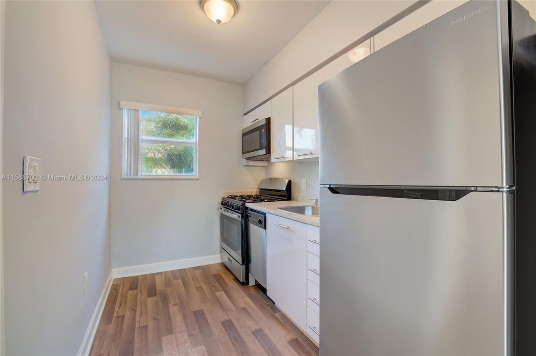 Active With Contract: $1,550 (0 beds, 1 baths, 19317 Square Feet)