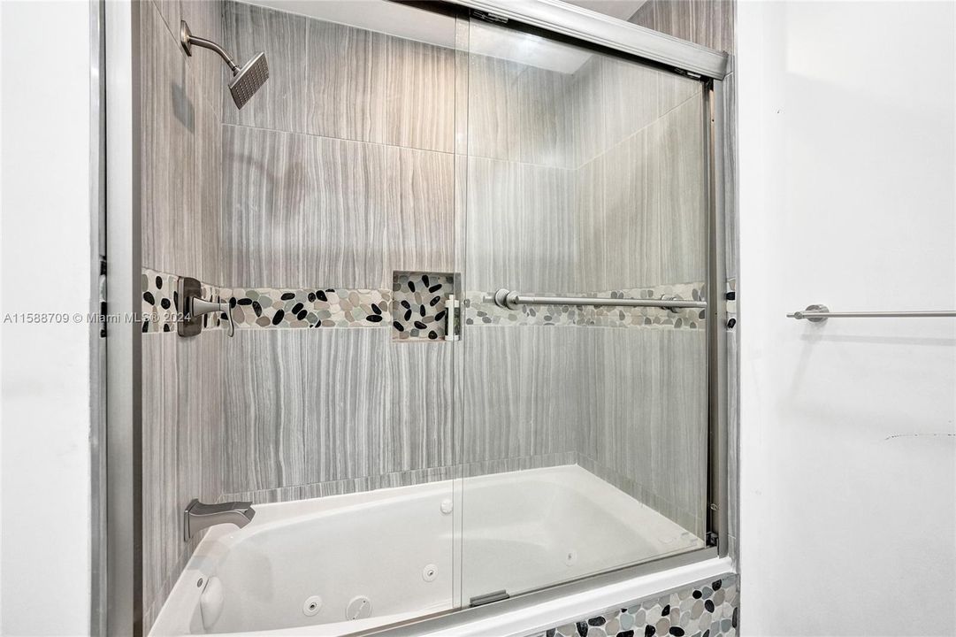 待售: $429,900 (3 贝兹, 2 浴室, 1280 平方英尺)
