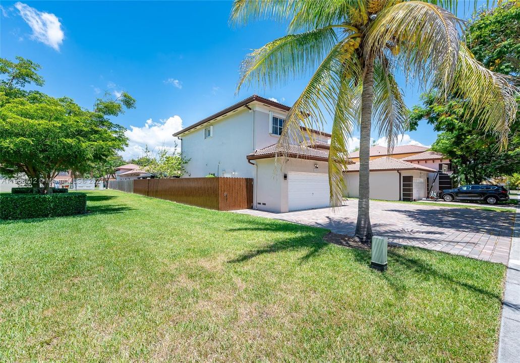 Active With Contract: $650,000 (3 beds, 2 baths, 2077 Square Feet)