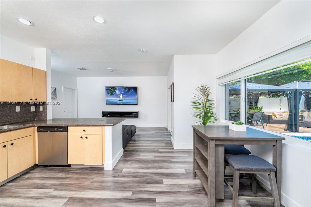 Active With Contract: $650,000 (3 beds, 2 baths, 2077 Square Feet)