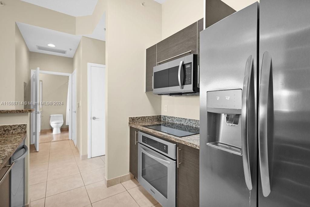 For Sale: $499,000 (1 beds, 1 baths, 755 Square Feet)