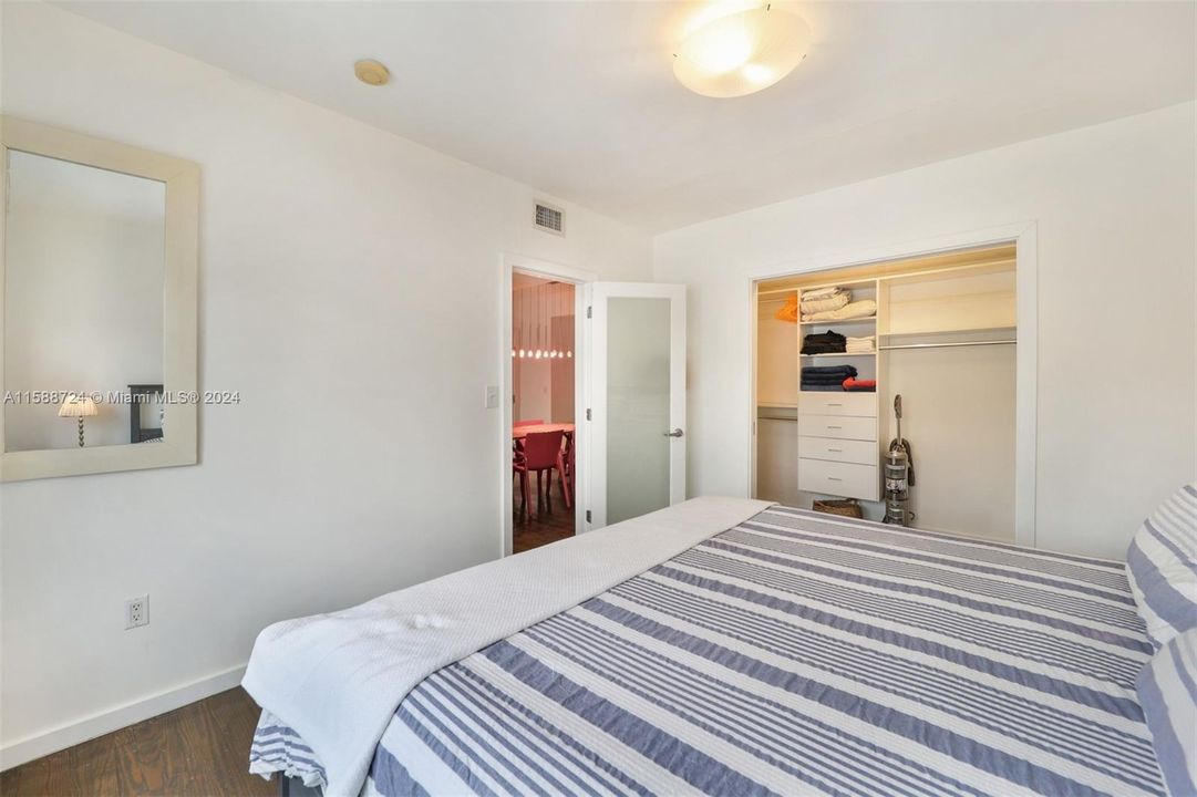 For Sale: $330,000 (1 beds, 1 baths, 743 Square Feet)