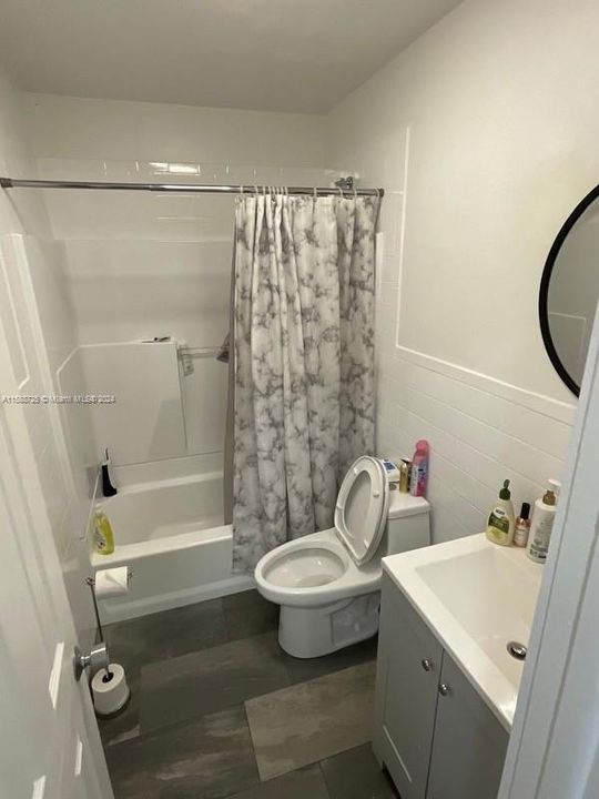 Active With Contract: $2,500 (2 beds, 1 baths, 1000 Square Feet)