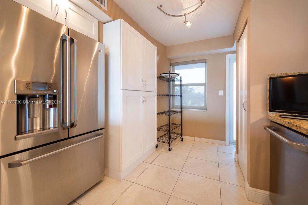 For Sale: $539,000 (1 beds, 1 baths, 1068 Square Feet)