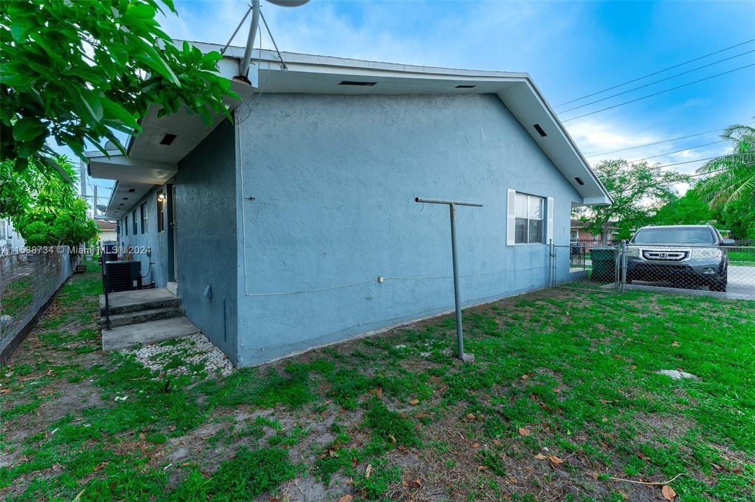 For Rent: $3,000 (3 beds, 2 baths, 2983 Square Feet)