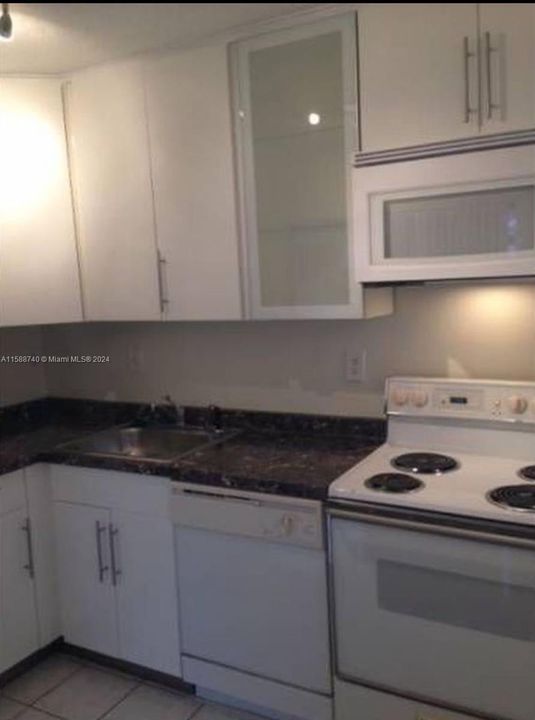 For Rent: $2,150 (2 beds, 2 baths, 1121 Square Feet)