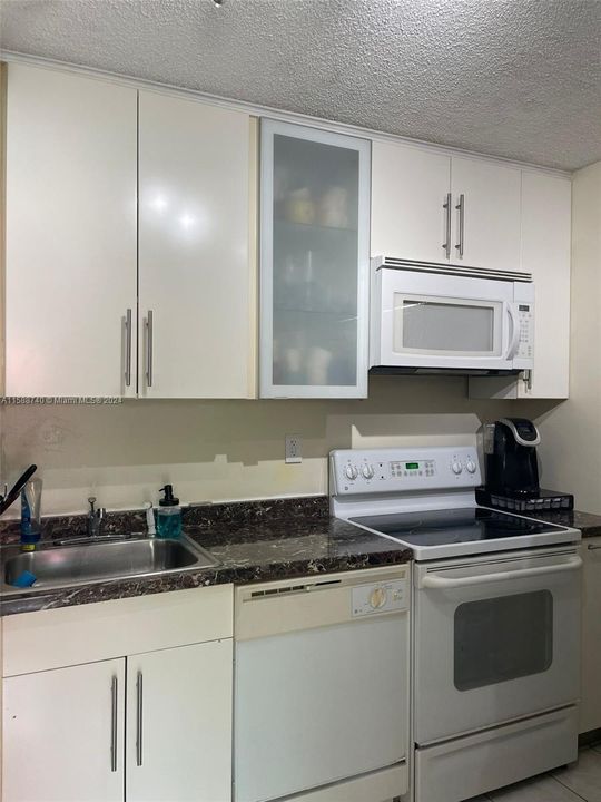 Active With Contract: $2,150 (2 beds, 2 baths, 1121 Square Feet)