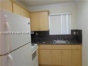 For Rent: $1,550 (1 beds, 1 baths, 633 Square Feet)