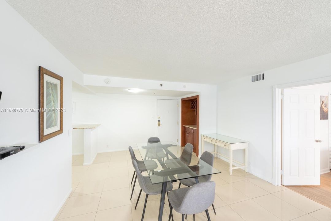 For Sale: $550,000 (2 beds, 2 baths, 960 Square Feet)